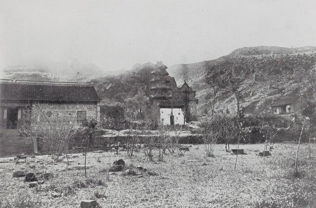 南京|1910年的南京下雪老照片，玄武湖全景，留着长辫的警察，明故宫遗址