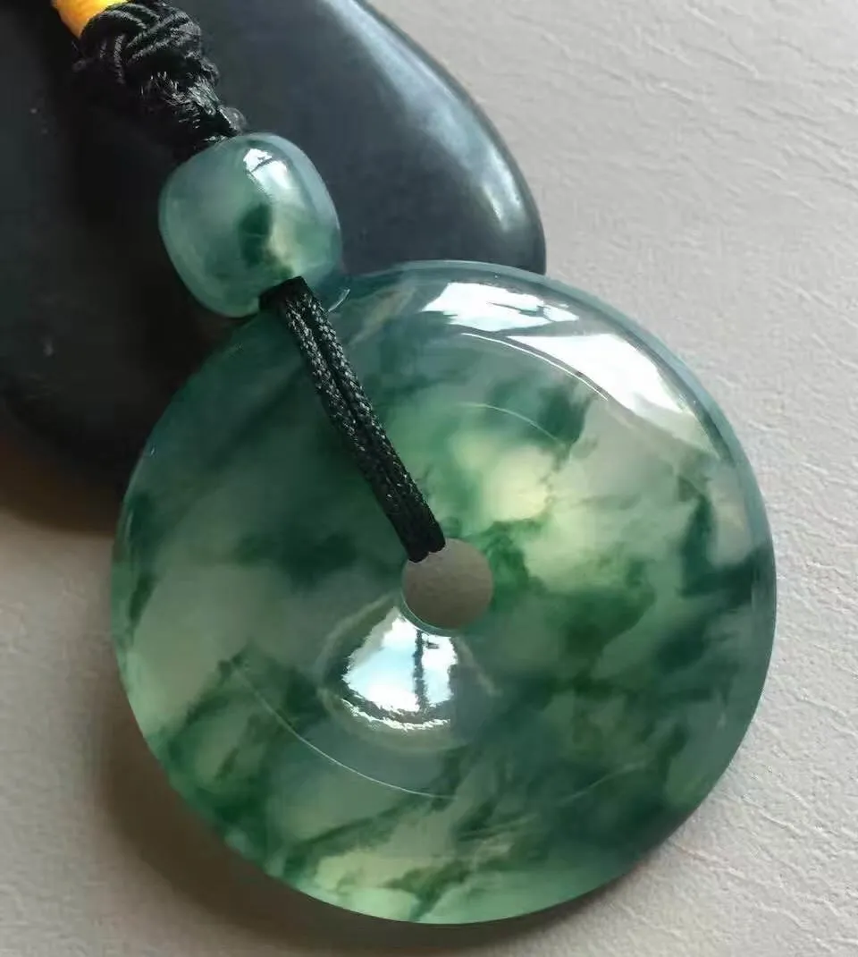 铜币|翡翠要这样戴，戴对了财运挡不住啊