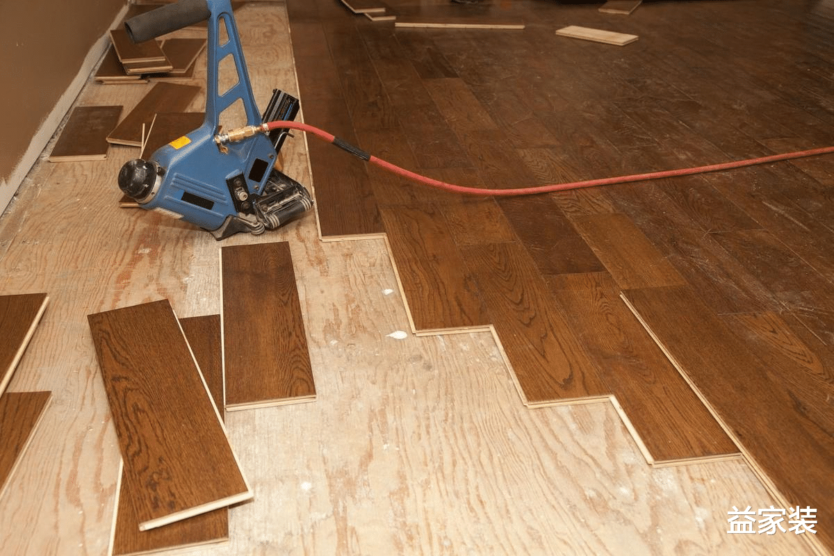 美观与耐用并重，谨记地板九大铺贴要点，地板施工更顺利