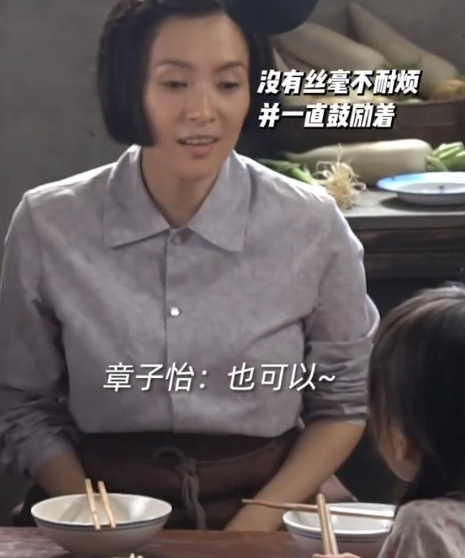 育妈计|章子怡新戏拍摄花絮曝光，片场教5岁小演员演戏，面带微笑态度好