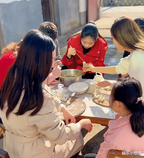 梁洁|田静陪奇奇阅读，感慨总有夜班没时间陪孩子，却被网友催着回九江