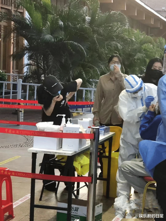 关晓彤|GQ盛典众星生图曝光：热巴跳脚可爱，Baby略显疲态，李现魅力十足