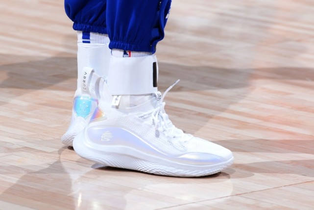 李宁|NBA球员上脚：伊戈达拉和库里弟弟上脚库里8，巴特勒上脚李宁闪击7