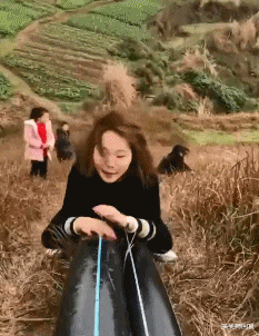 搞笑神回复|神回复：“王多鱼和穿越回去的夏洛相比谁更有钱？”网友：都有钱
