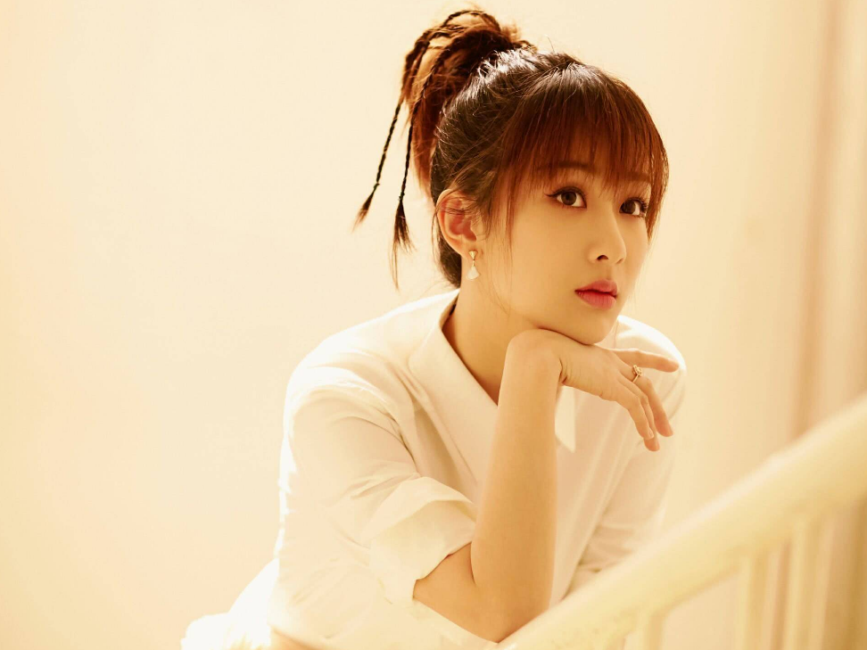 杨紫|据传杨紫去年起就被圈内人追，难怪拍戏的时候对男生不动心