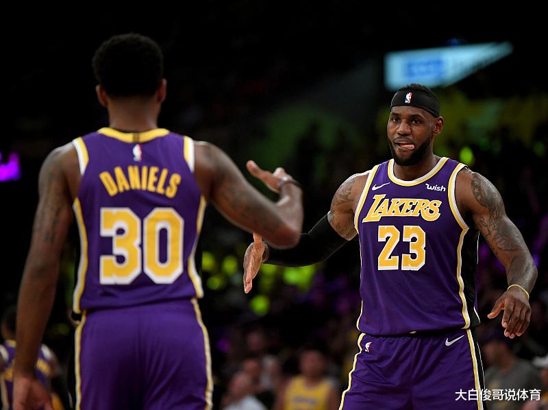 湖人队|沃格尔欺骗了哈雷尔,浓眉受伤不严重,湖人夺冠更稳了