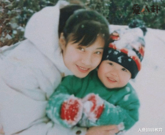 王一博|王一博的成名史：从偶像“白牡丹”到顶尖流量王，他太牛了！