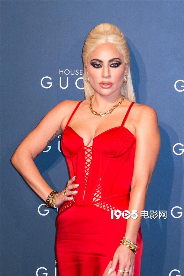 Lady Gaga|《古驰家族》米兰首映 Lady Gaga吊带裙艳丽性感
