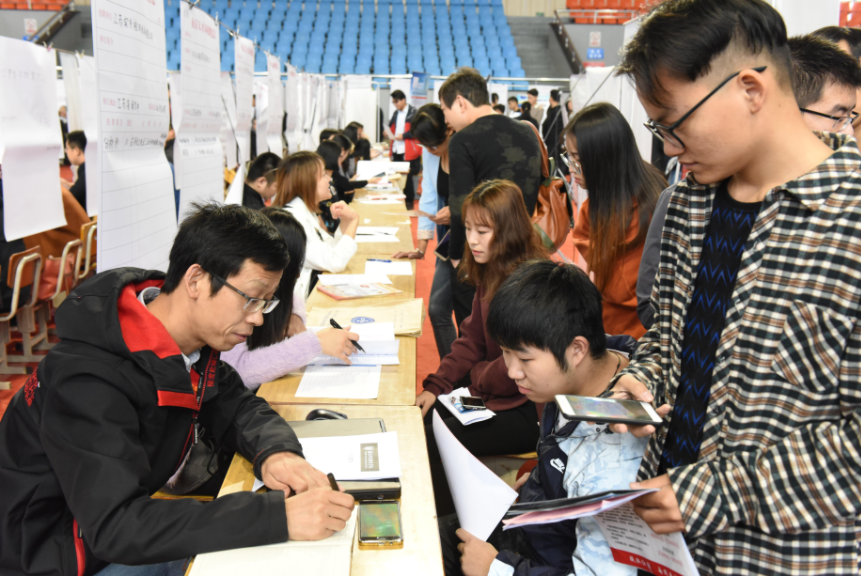 法学|2022年秋招已经开始了,抓住应届生身份的尾巴,做快乐打工人