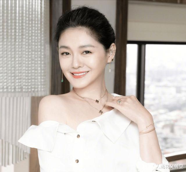 赵丽颖|有“男朋友”宠着的离婚女星，赵丽颖太低调，杨幂令人羡慕