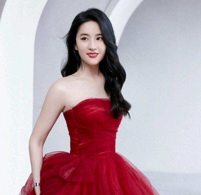 刘亦菲|胡歌方辟谣与刘亦菲结婚后，刘亦菲被爆出好消息