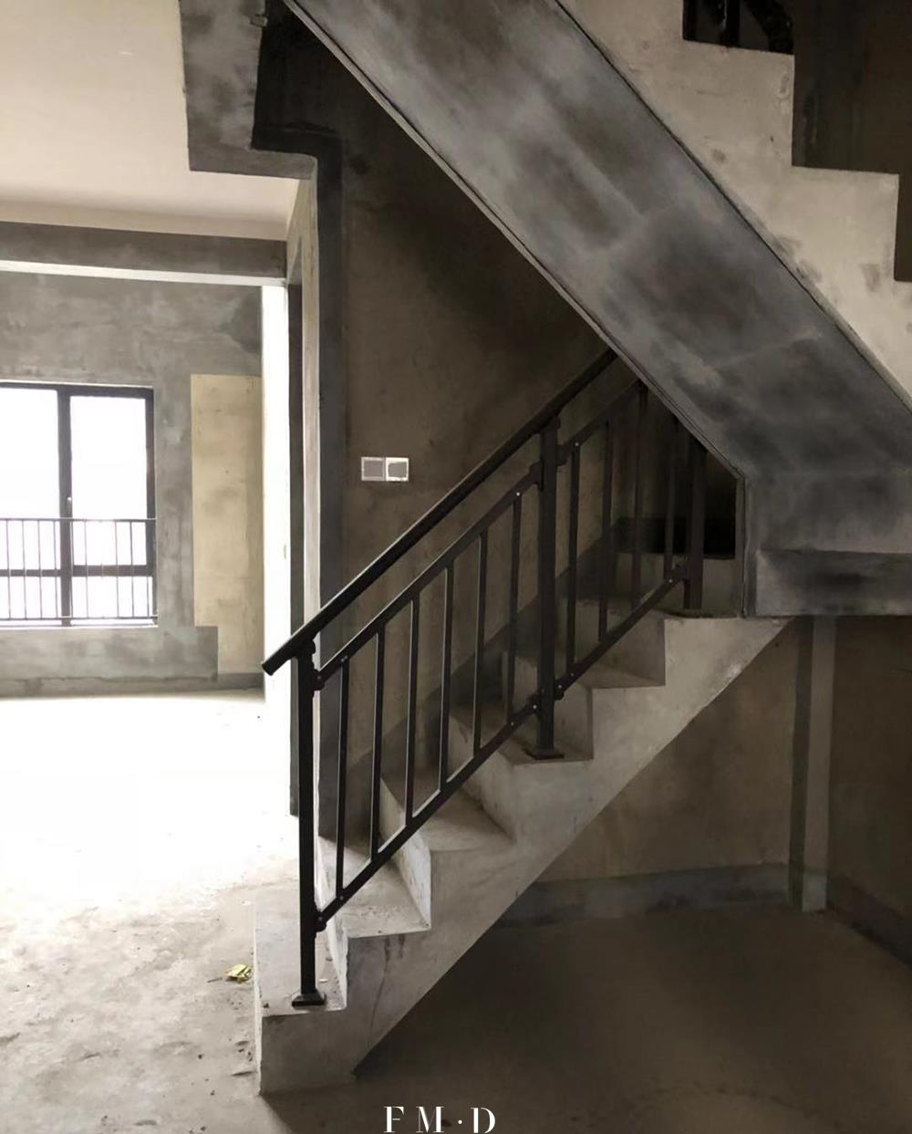 设计师|水泥楼梯嫌土也不要敲,不吝啬给出4套装修方案,有品位有颜值