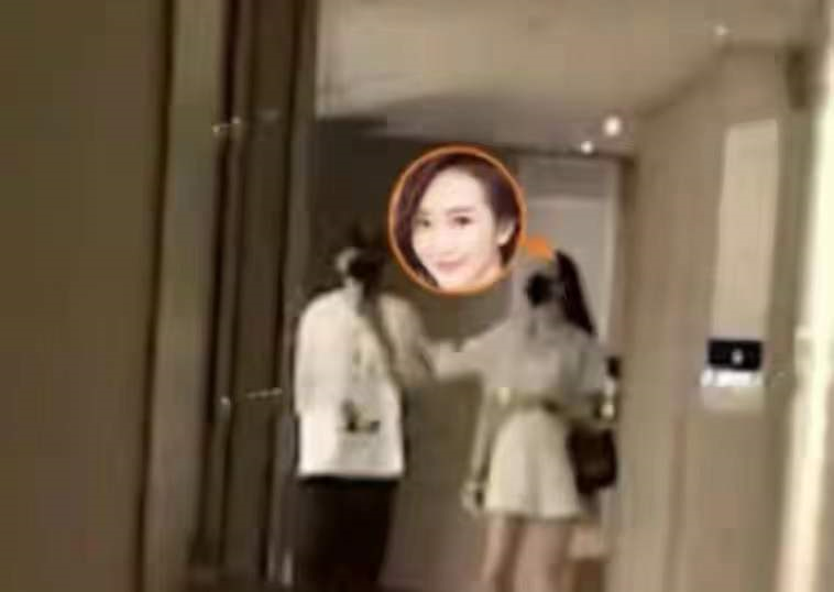 何九华|王鸥何九华恋情疑坐实！手机壳上刻对方名字，男方曾因人品差被骂