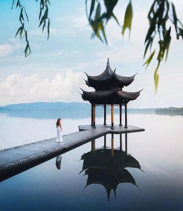 日月潭 日月潭底垃圾成堆,惨不忍睹!原来语文课本中的美景都是骗人的?