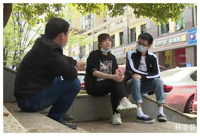 的哥与女乘客闪订婚，一个月花二十多万，女友：不装修房子就分手