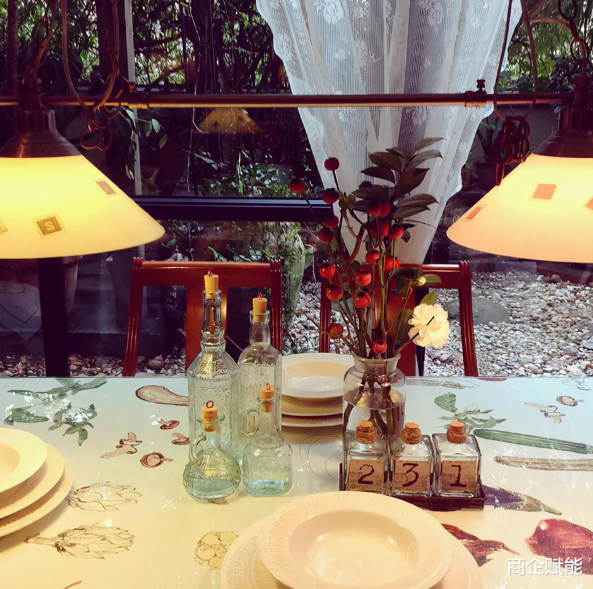 商企赋能 退休阿姨的养老生活，把生活过成诗，这才是真正的“芳华”