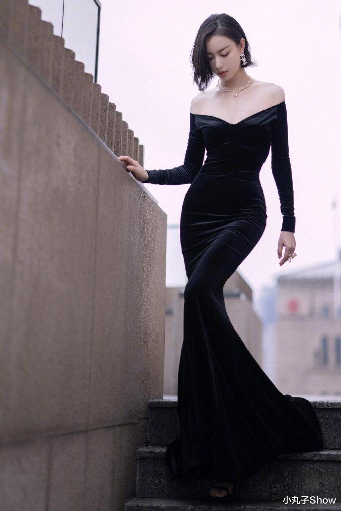倪妮|33岁倪妮晒性感时尚大片，黑色礼服裙化身美人鱼，细腰根本不用P