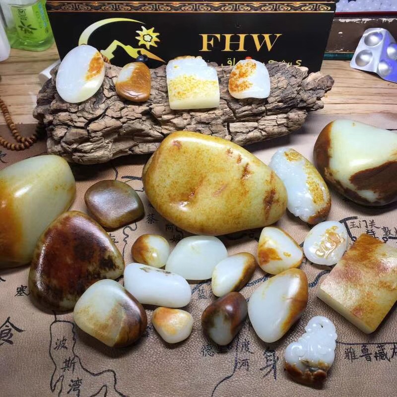 玉雕|和田玉到底是红皮还是黑皮？一直争论不休，知道真相的我瞬间汗颜！