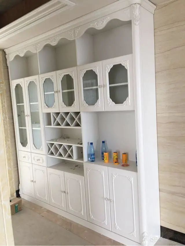 装修时尚家|木工师傅为我家打的柜子和吊顶，包工包料花了8万，大家看值吗？