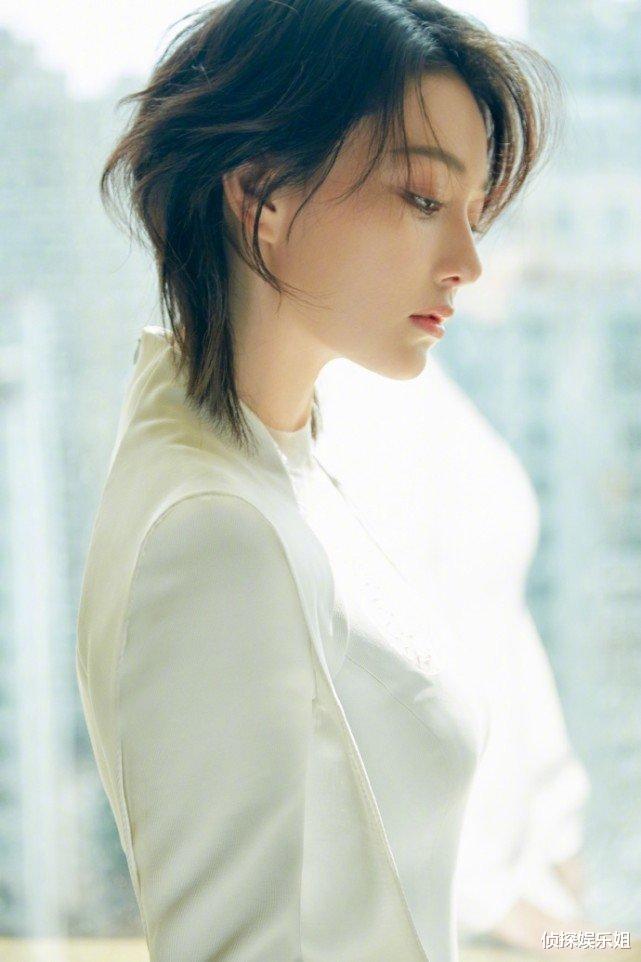 张馨予|张馨予罕晒京剧扮相，穿戴超重戏服演绎穆桂英，又美又飒超惊艳