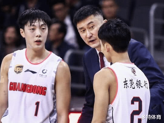 杜锋|35分！32分！新疆丢掉不要杜锋20万捡漏，宏远丑小子终成超级大腿