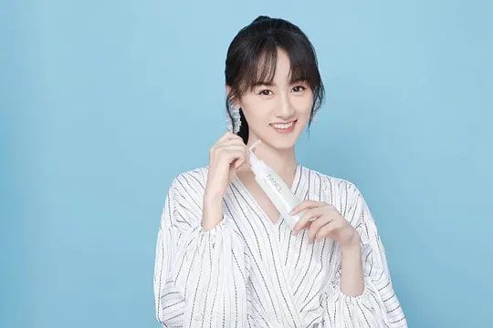 袁冰妍|她被称为“校花女神”，曾被曝哭戏全靠“眼药水”，明年或将霸屏