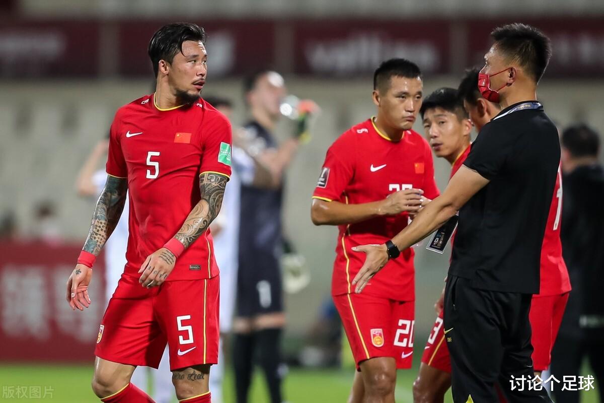 国足|国足2-0险胜菲律宾，李铁的执教能力备受质疑！三大问题急需解决