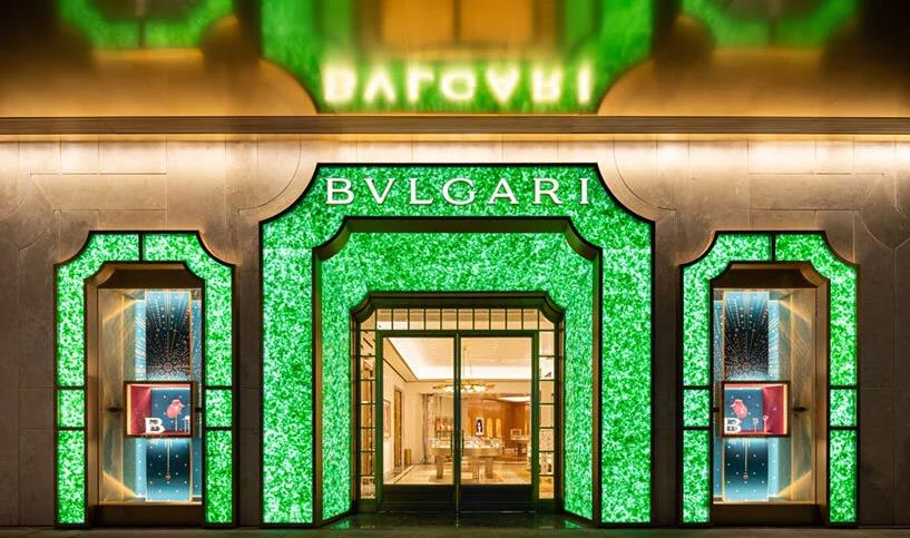 翡翠|美到失语！宝格丽的“翡翠墙”，竟是用废弃啤酒瓶制作的？