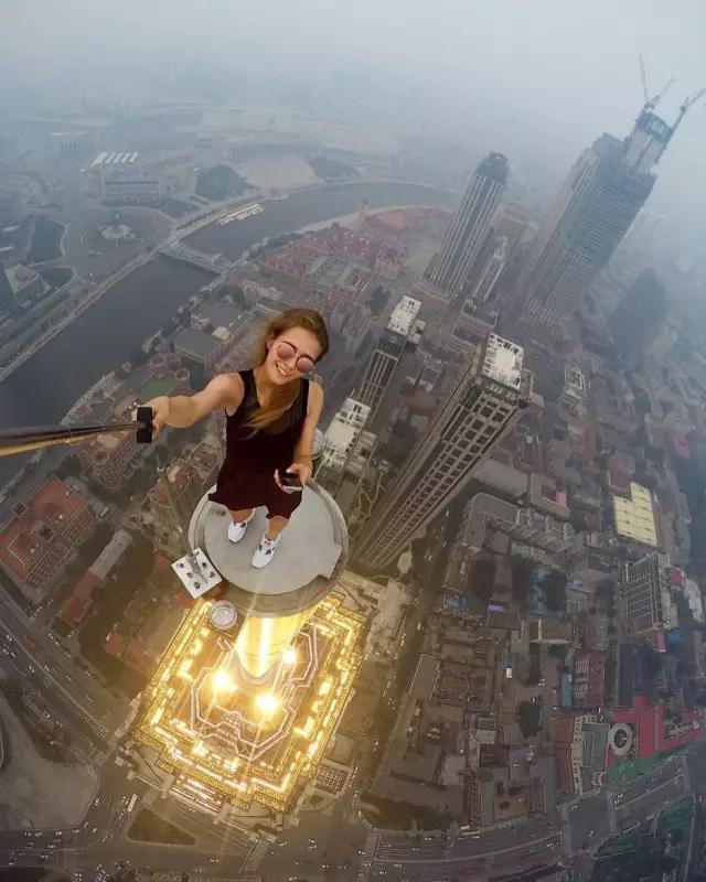“最危险”夫妻来中国了,拍下无数性感照,网友:看得腿软!