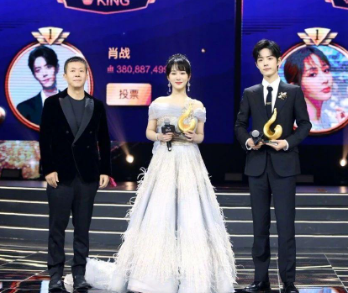 微博之夜|微博之夜明星站位很现实，两大顶流肖战蔡徐坤靠边站，C位火了16年