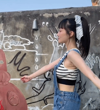 李小璐|李小璐复婚无望努力拼事业,意外露出腋下赘肉,P图过猛认不出