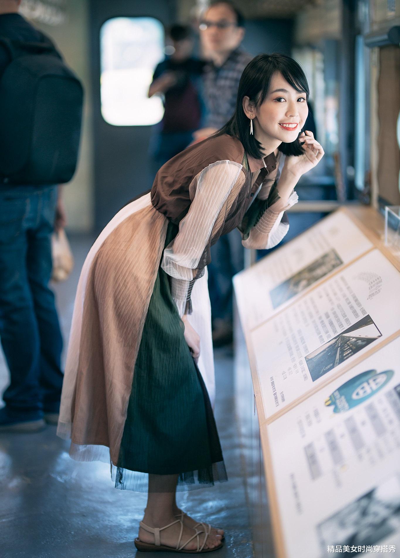 王静|衬衫裙清新脱俗，搭配一双平底鞋，不管是职场还是日常都非常适合