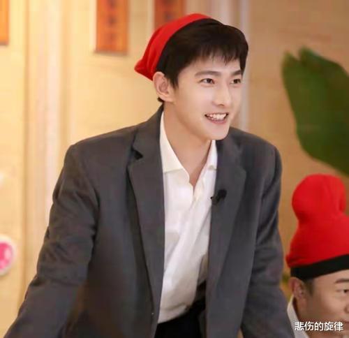 杨洋|两代军艺校草相继沦陷！杨洋颠覆想象，军艺：我又要重新练号了