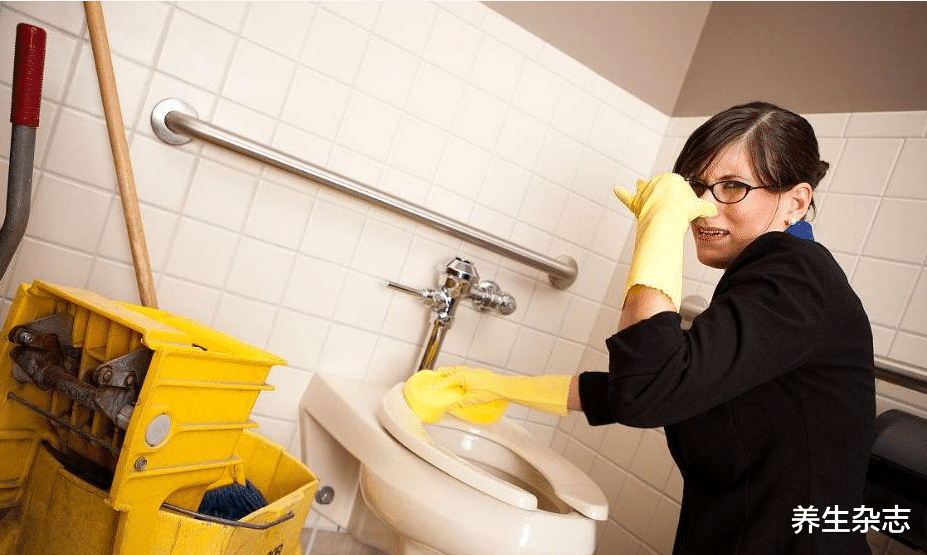 |肝脏变硬,如厕先知?医生坦言:上厕所有4种异常,或是肝病到访