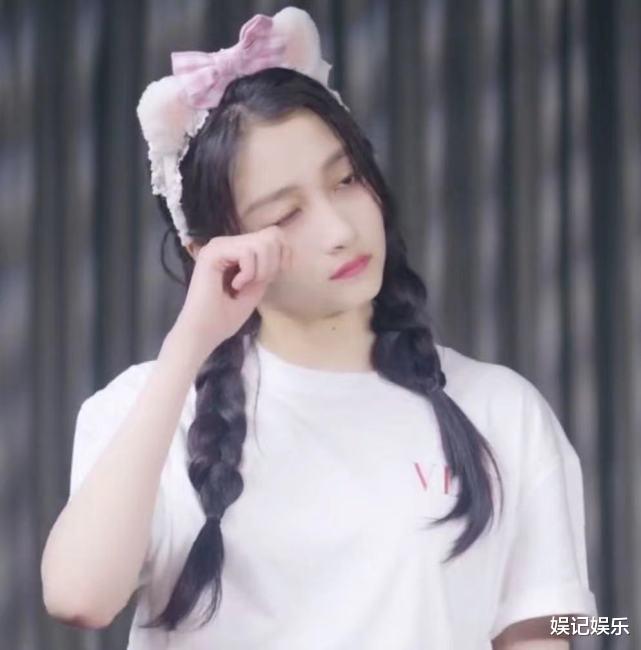 贾乃亮|关晓彤公开跟鹿晗生活照后，又晒出刚起床的模样，戴兔耳睡眼惺忪超甜