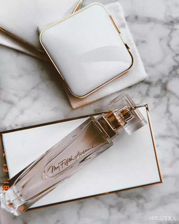 口红|真正优雅的女人，出门包里会带有这5样东西，少一样都不“精致”