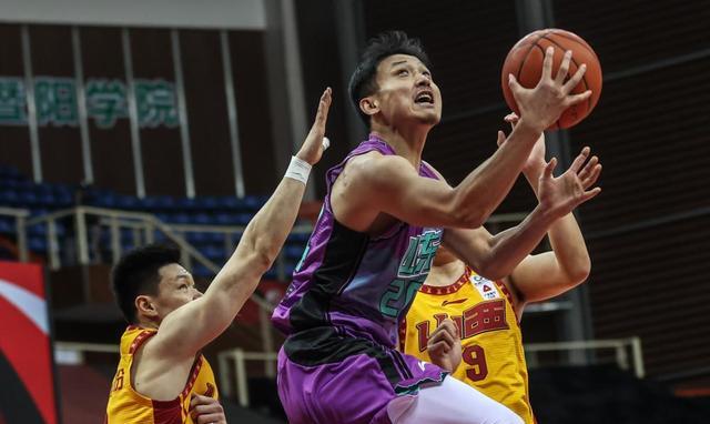 山东男篮|CBA再现水货外援，仅一场比赛就被打回原形？别急，三四场见分晓