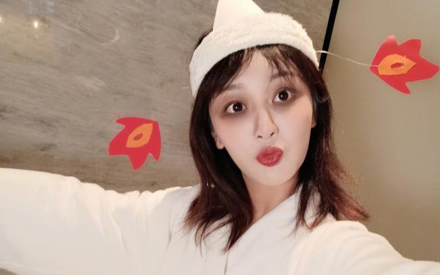 倪妮|29岁杨紫罕晒生活碎片，“考古”湘琴太可爱，淘气“挖煤”引群赞