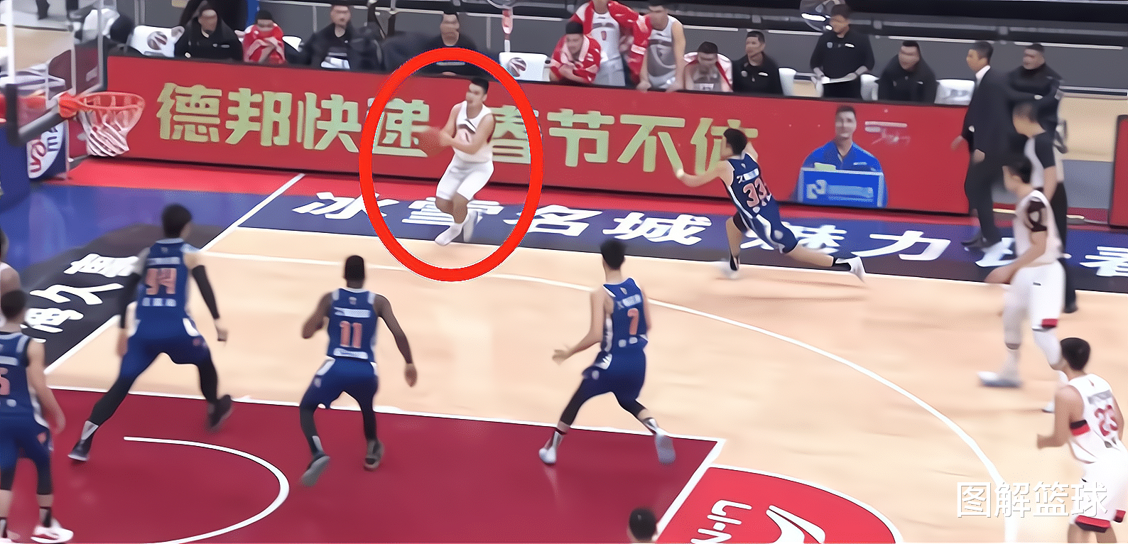 胡明轩|剩11秒差3分, 郭士强完美复刻马刺经典战术造出空位三分机会