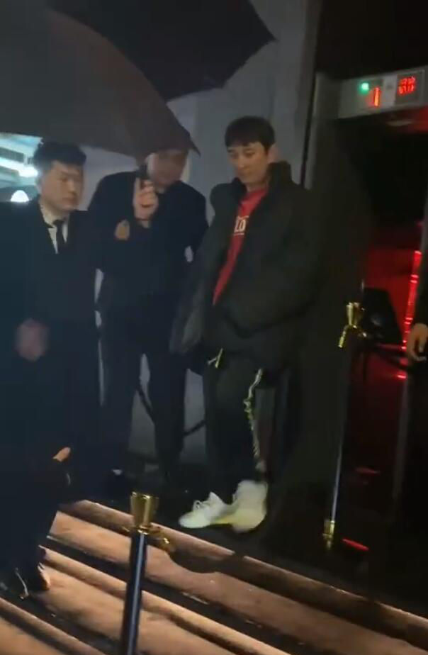 万达|万达债务还清，王公子深夜四十万蹦迪买醉，美女主动王少略显厌恶