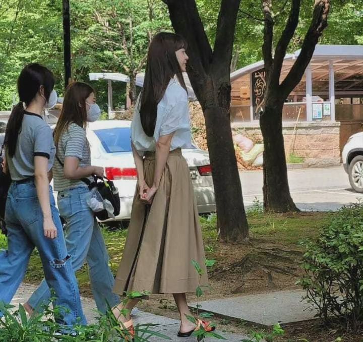 秋瓷炫|新剧首发剧照，秋瓷炫大气长相获赞，李枖原齐刘海让人认不出