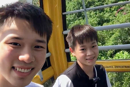 全红婵 全红婵最新消息！游乐园玩嗨了，坐过山车太淡定，水上乐园嬉闹