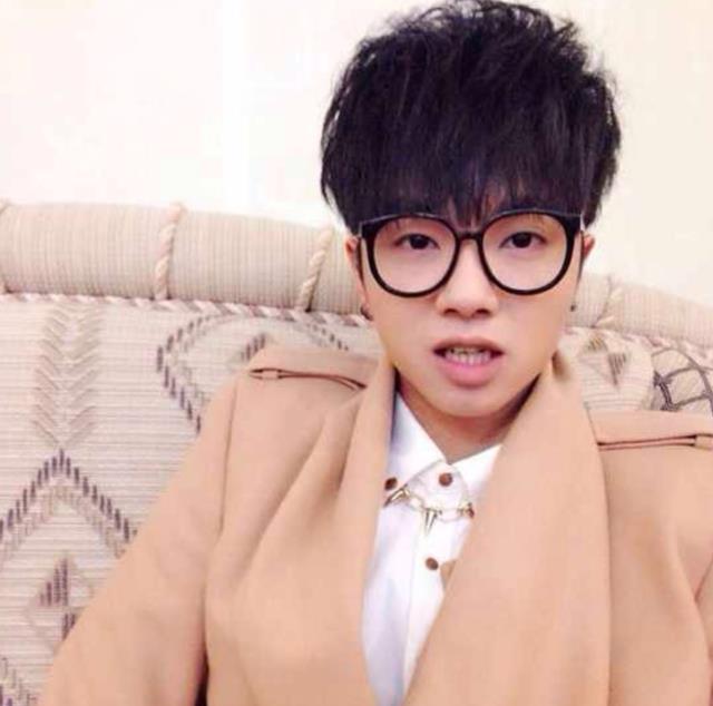 华晨宇|华晨宇陷整容风波，旧照公开似认不出，看起来就像两个人