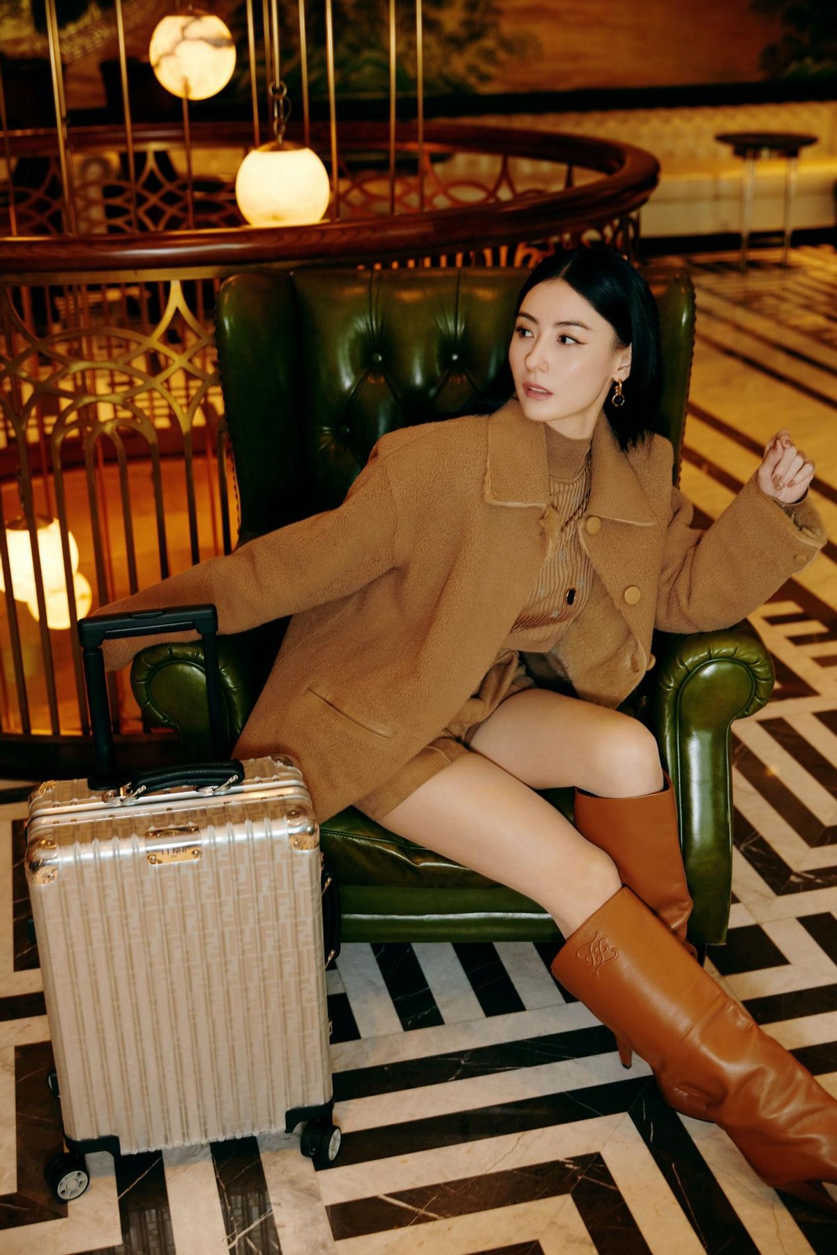 大表姐的时尚圈|41岁张柏芝状态真不错,秋冬复古大片时髦高级,又美又显气质