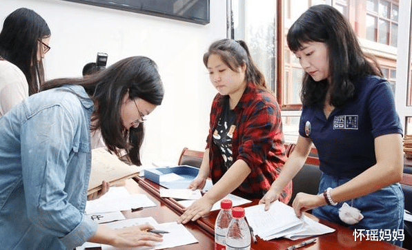 华纳兄弟|为何研究生都想当辅导员，看完工资单就明白了，待遇叫人羡慕不已