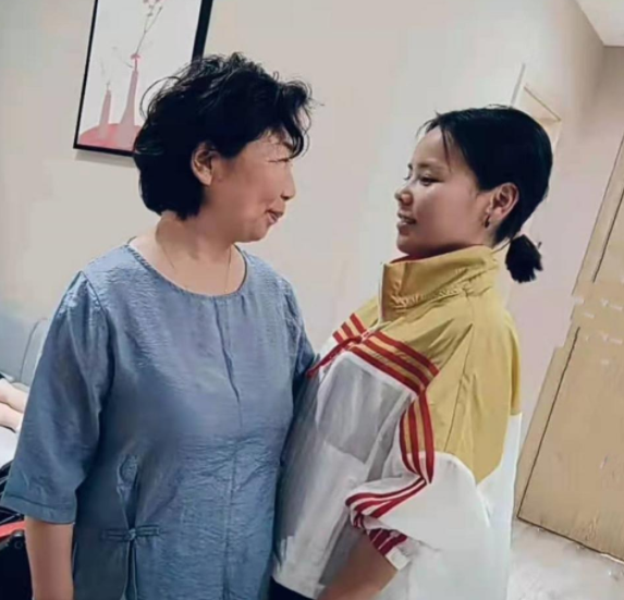 熊磊还是霸占着许敏的房子,她和杜新枝在一起,真的是狼狈为奸!