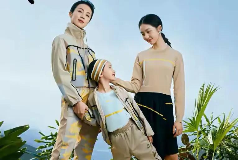 刘亦菲|黄磊孙莉为女儿庆生！15岁多多卸掉浓妆颜值真实，正脸似妈翻版眼神终于不犹豫