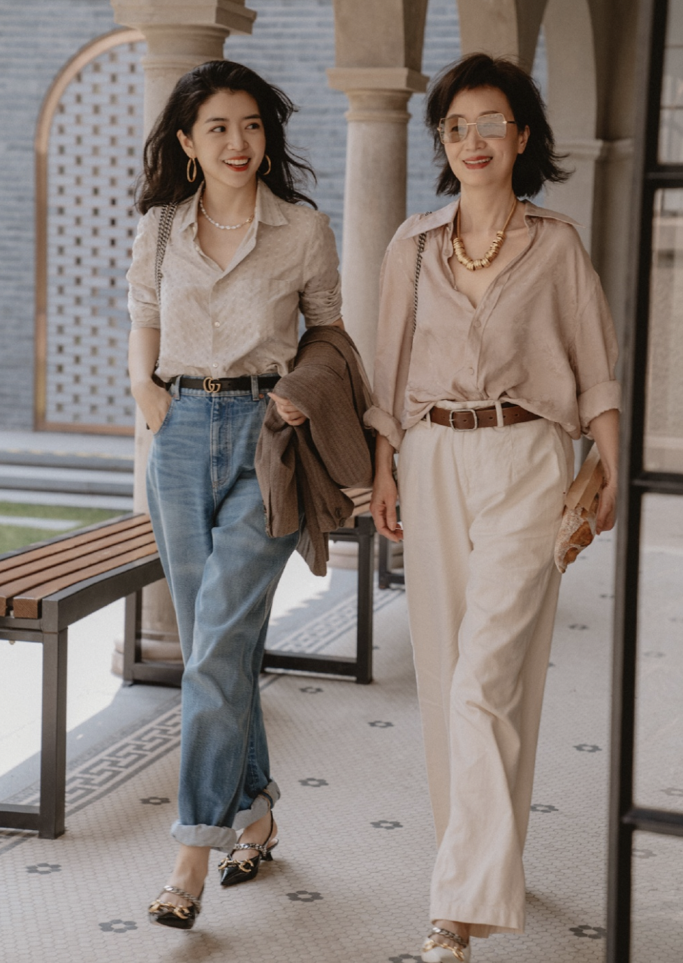 潮帮先生|暑期度假怎么穿才时髦上照？跟三木母女这样穿，每套都值得照搬