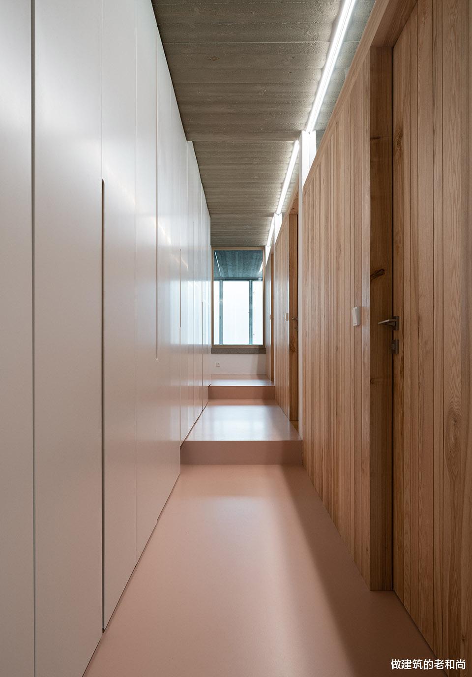 做建筑的老和尚 拆除两层联排住宅后，新建单层花园式住宅，生活空间生机勃勃