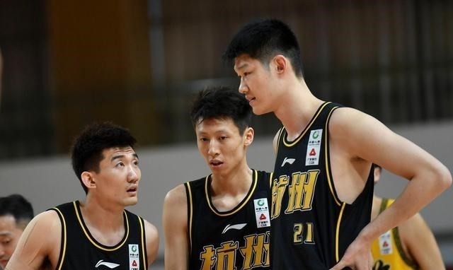 肖翻天和同学们 方超巨缺阵，林书豪未归，首钢揭幕战悬了
